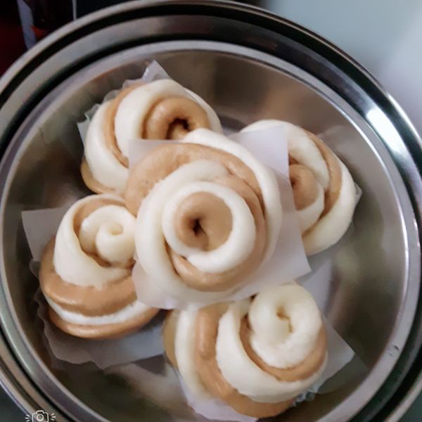 黑糖雙色玫瑰饅頭 (電鍋版) : Chiao Hui一起做