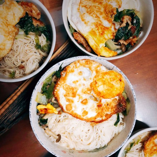 暖胃早餐-麻油荷包蛋麵線 : 邱嘉一起做