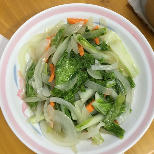 洋蔥炒小白菜。清甜爽口：Rosette 一起做