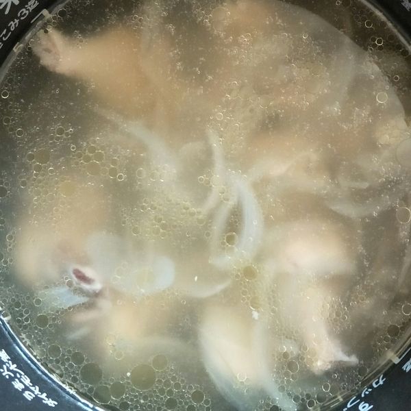 洋蔥蒜頭雞湯-電子鍋料理 : 陳怡慧一起做