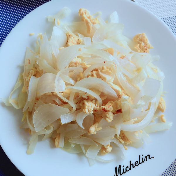 。洋蔥炒蛋。 : 儒儒一起做