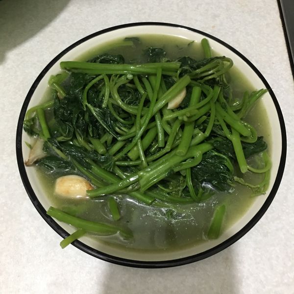 薑蒜地瓜葉
（取材自阿基師食譜） : Queena Tang一起做