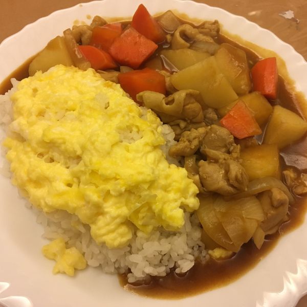 雞肉蘋果咖哩蛋包飯（附影片）：妮 一起做
