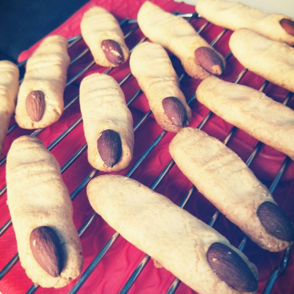 萬聖節🎃 巫婆手指餅乾 : 韋寶寶一起做