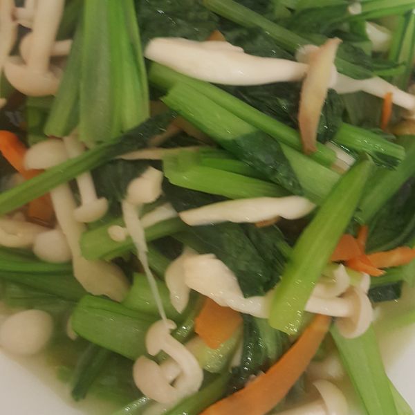 雪白菇炒油菜 「仿小松菜」:愛烹飪@醫師娘 一起做