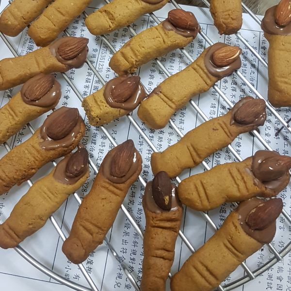 萬聖節 巫婆 &史瑞克手指餅乾 : Amy Chen一起做