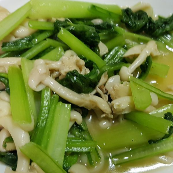 雪白菇炒油菜 「仿小松菜」：潘 一起做