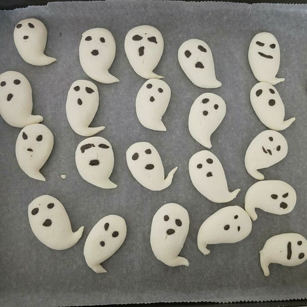 Happy Halloween阿飄餅乾 : 張小草一起做