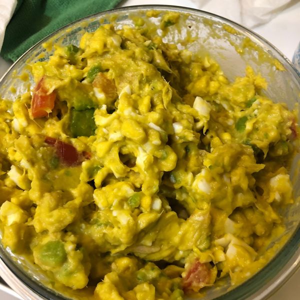 酪梨蕃茄鮪魚水煮蛋沙拉 : Laura Chen一起做