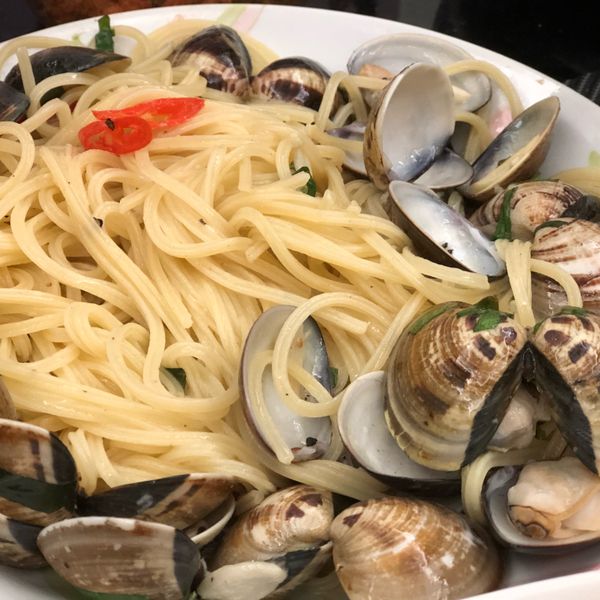香辣白酒蛤蜊義大利麵：Cherry Shen 一起做