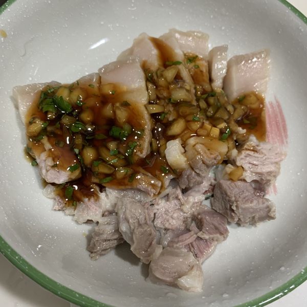 蒜泥白肉❤電鍋小廚娘 : 許同學一起做