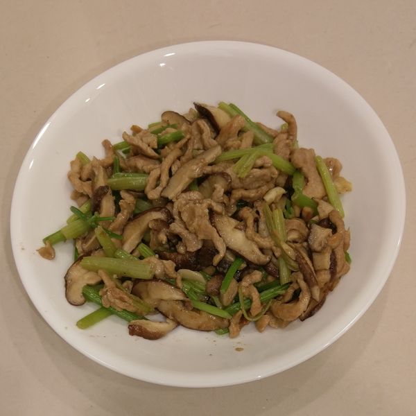 炒芹菜香菇肉絲 : Ching一起做