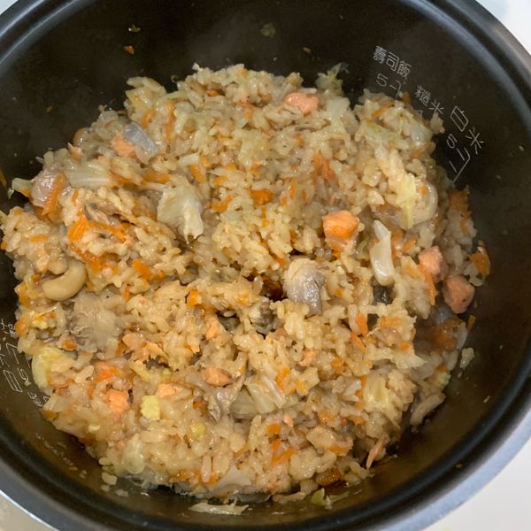 鮭魚鮮菇炊飯【超營養】【電子鍋料理】 : 許同學一起做