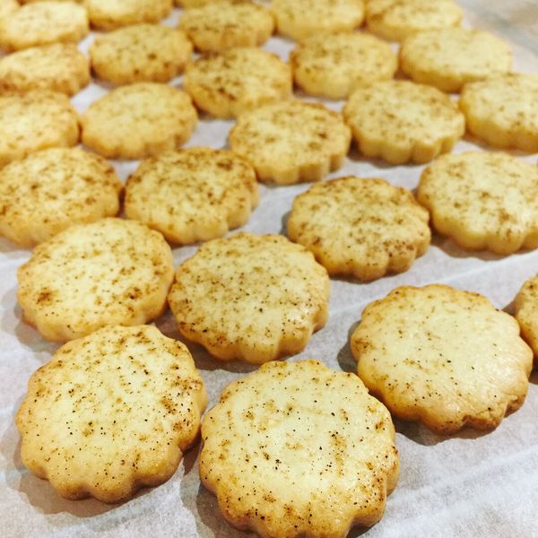 起士餅乾~~鹹香鹹香一次吃光!! : 張芝芝一起做