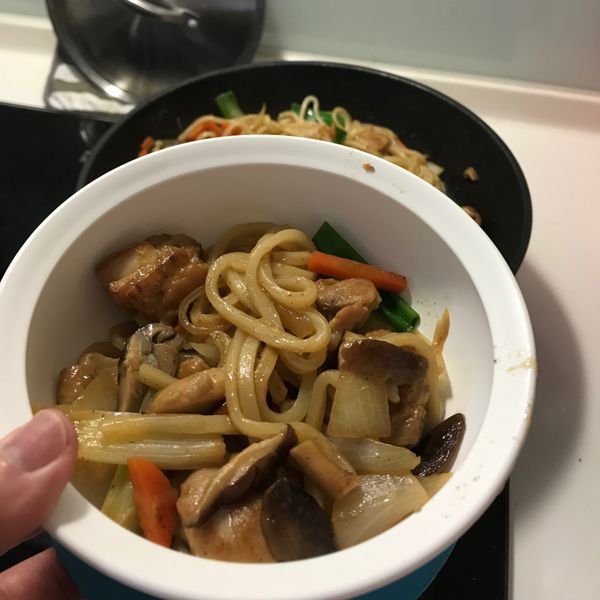 乾炒雞肉烏龍麵 清個冰箱吧：Alice Li 一起做