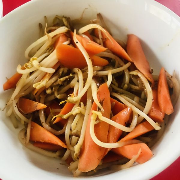 蒜炒豆芽(鐵板燒口味） : Chloe Cheng一起做