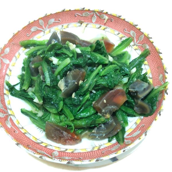皮蛋炒菠菜 : 了不起一起做