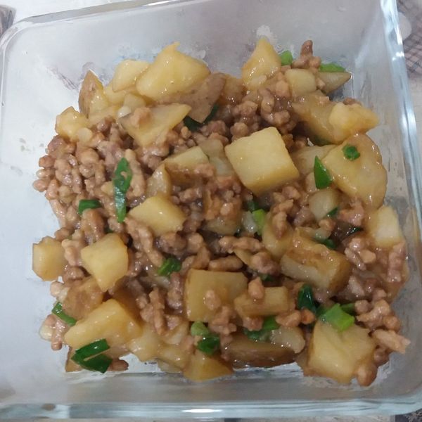 有心食譜： 肉末燉馬鈴薯 : 八豆八八八🌻一起做
