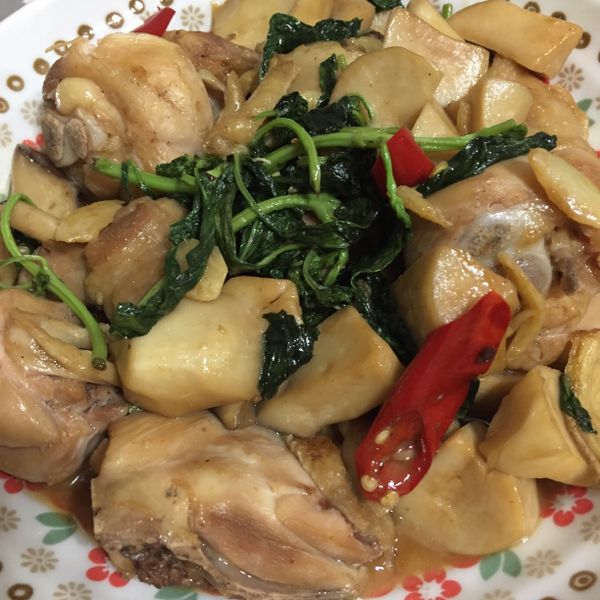 塔香三杯雞 : Mia Liu一起做