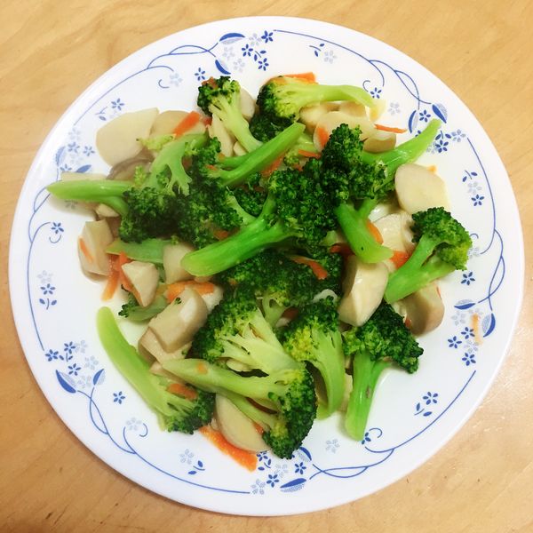鴻喜菇炒青花菜(鴻喜森林) : 林媽媽一起做