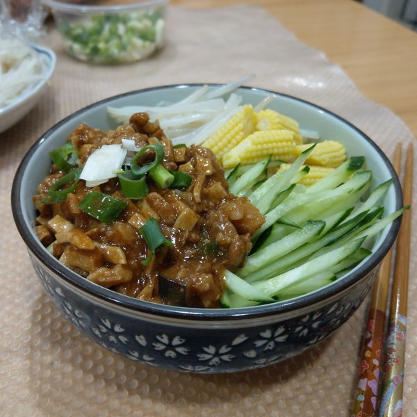 眷村炸醬麵 : Fang-yi Yeh一起做