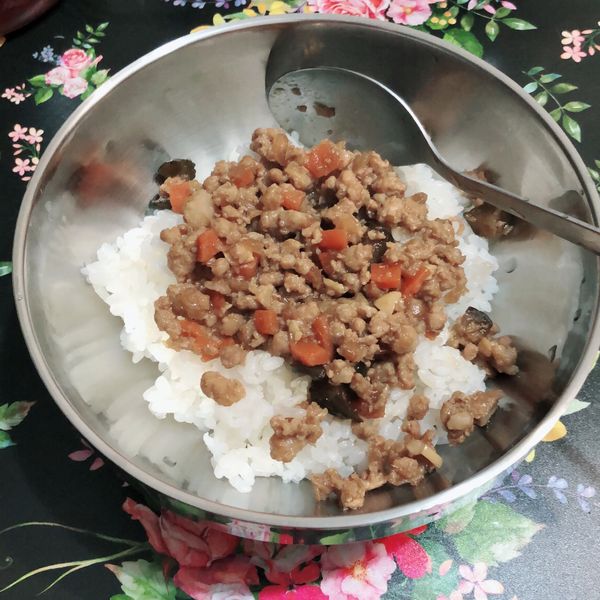 紅蘿蔔肉燥：CELIA 一起做