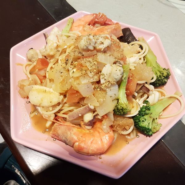 蕃茄海鮮義大利麵 : Laura一起做