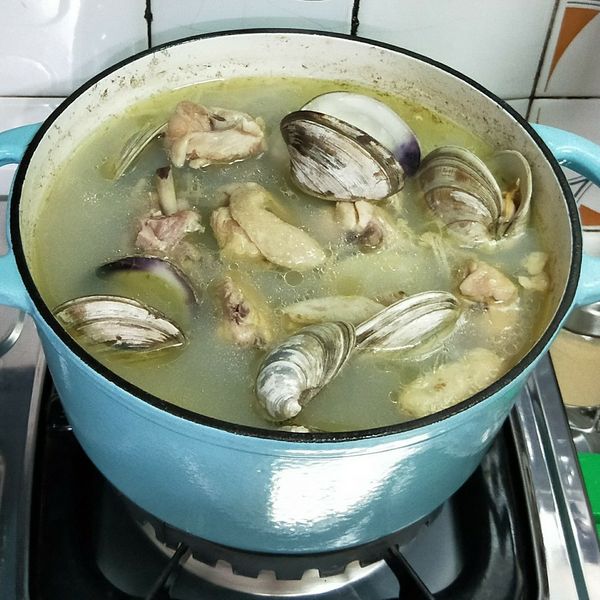 蒜頭蛤蜊雞湯 : V Y一起做