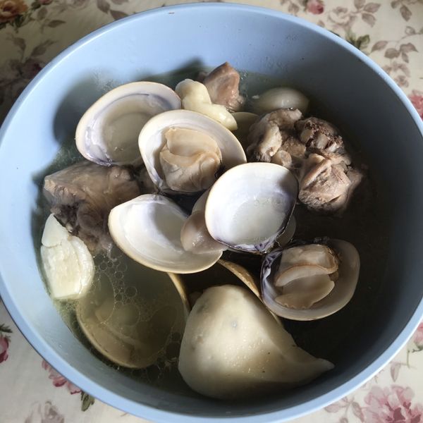 蒜頭蛤蜊雞湯：♡Chen Angel♡ 一起做