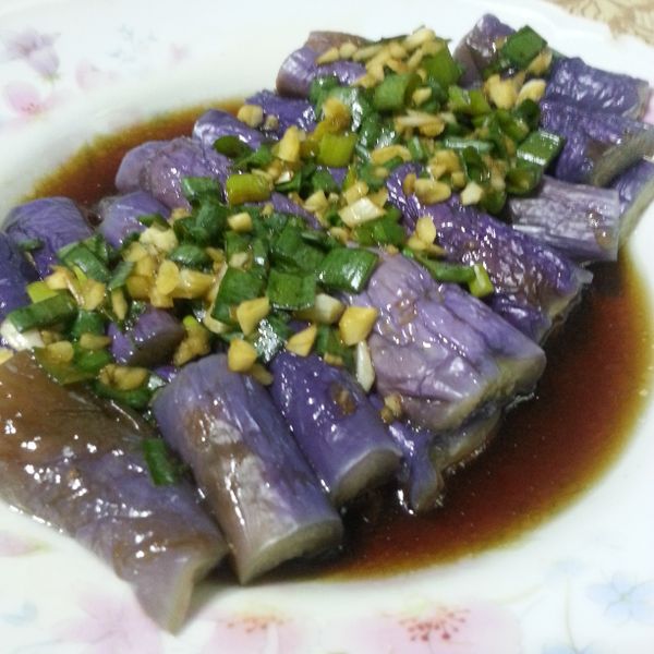 減肥食譜。涼拌塔香茄子 : miki一起做