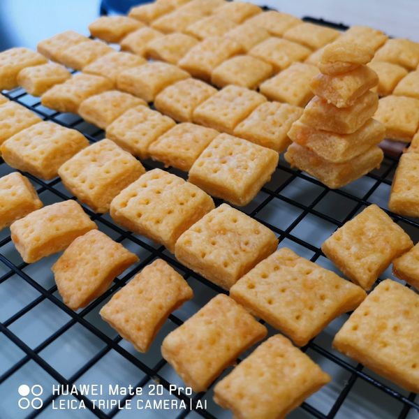 酥脆起司小餅乾【影片】：余佳蓉 一起做