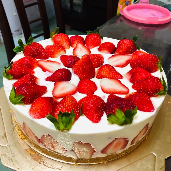 【免烤箱】特濃草莓生乳酪蛋糕 : 黃品華一起做