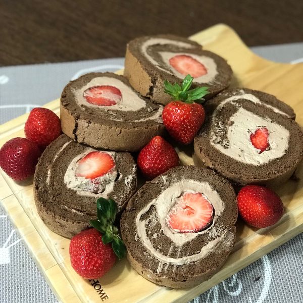 🍓濃郁可可草莓蛋糕捲(影音食譜) : Hui Mei Huang一起做