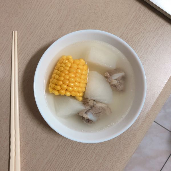 玉米蘿蔔排骨湯：Yu Ching 一起做