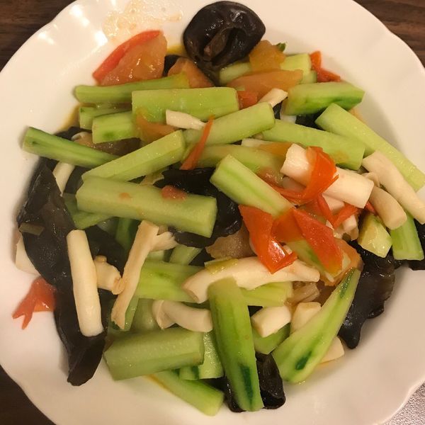 小黃瓜炒雪白菇 : Oliver Chen一起做