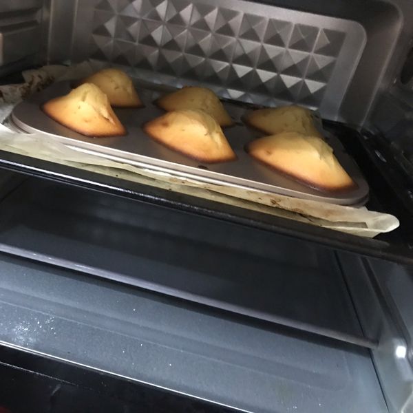 【影片】新手必學－檸檬瑪德蓮蛋糕：Michelle Wei 一起做