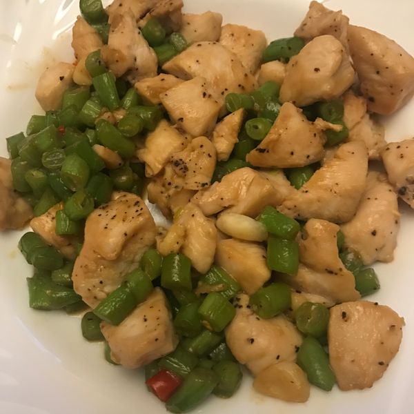 四季豆嫩炒雞丁【影片】：陳芷淇 一起做