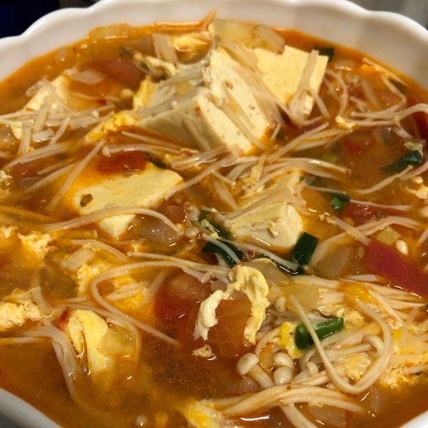 肥肥貓酸辣金針菇豆腐煲：維尼 一起做