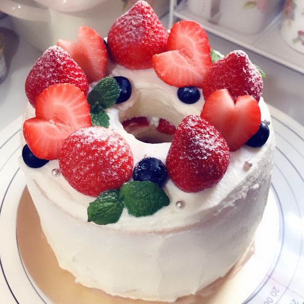 草莓鮮奶油蛋糕：ミヤミ ネン 一起做