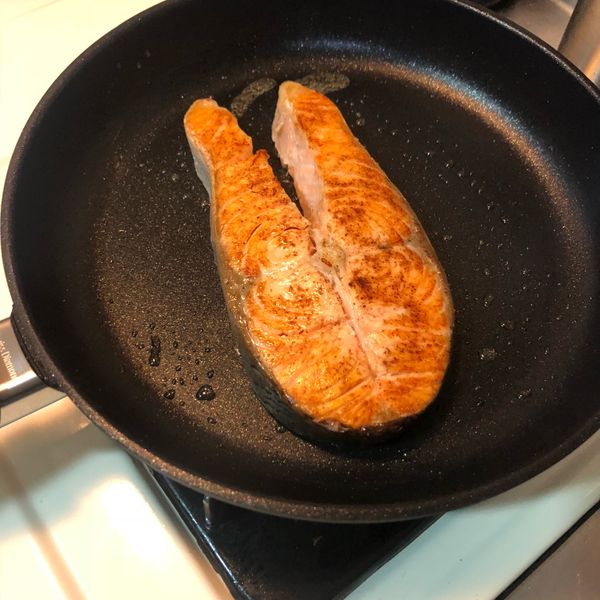 香煎鮭魚排：Jolene Chuang 一起做