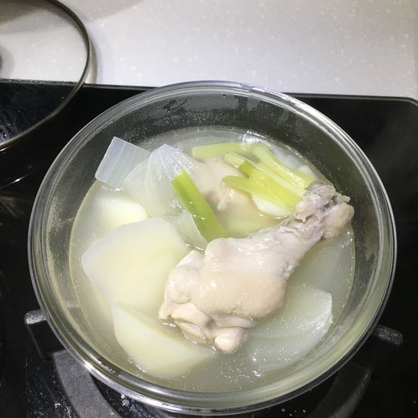 韓式一隻雞湯鍋!!完全提煉出雞的精華呀~：Nina Liang 一起做