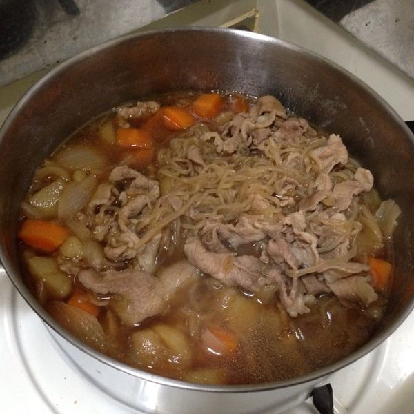 【妮小娜隨性煮】馬鈴薯燉肉：范 もも 一起做