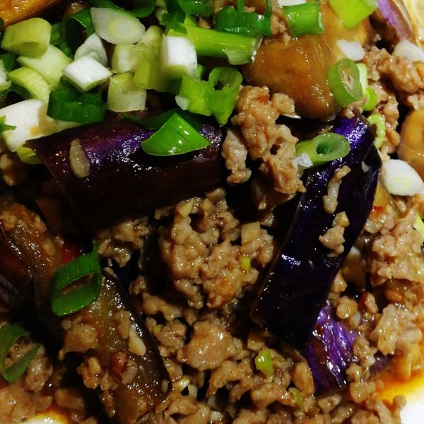 【影片】魚香茄子【老娘的草根飯堂】：Candy 一起做