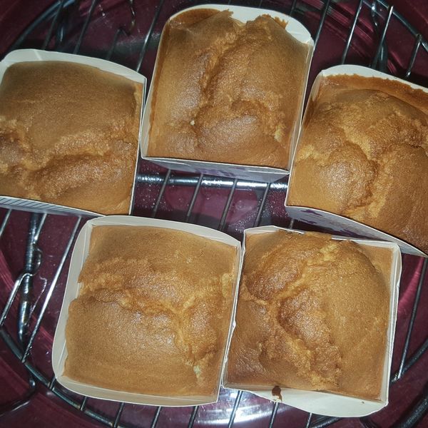 分蛋海綿杯子蛋糕：Yi Hsin 一起做