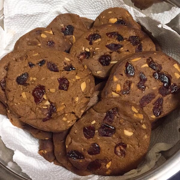 用平底鍋烤餅乾--松子葡萄乾餅乾 : Chien Hsu一起做