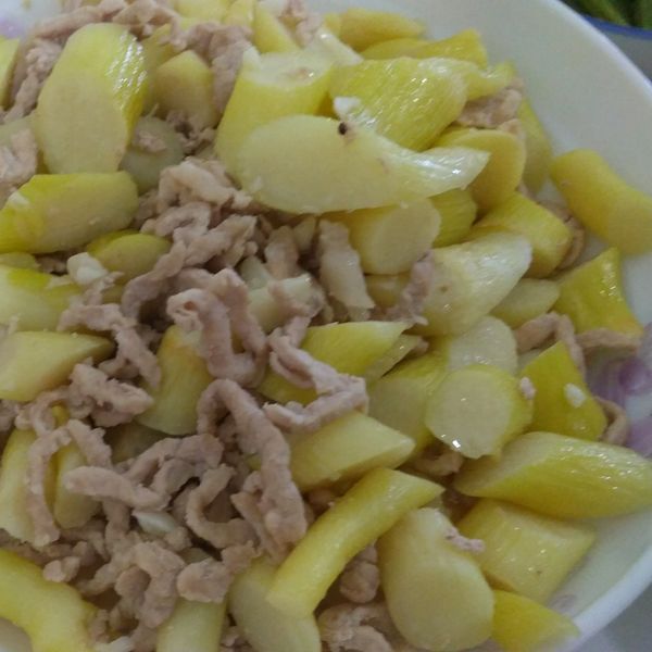 蒜香肉絲茭白筍 : A Kelly Wang一起做