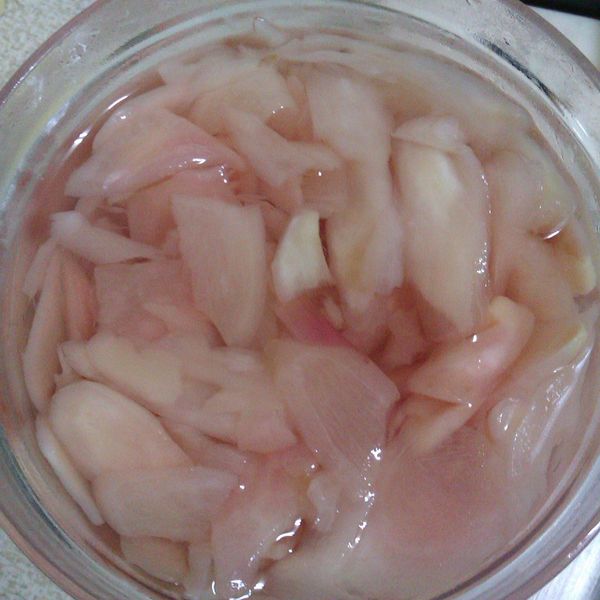 醃漬嫩薑片：米蟲一隻 一起做