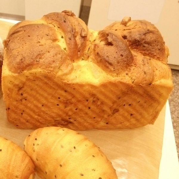 芝麻乳酪吐司：洪靜如 一起做