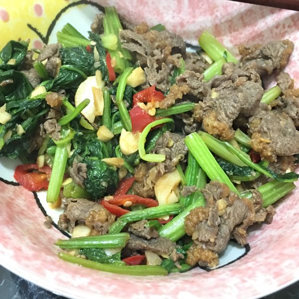 菠菜炒牛肉 : Sherry一起做