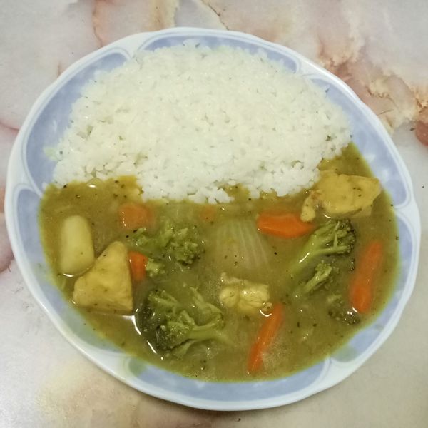 綠花椰菜咖哩雞：貓貓 一起做